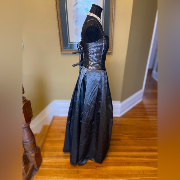 Evening gown sz 10 - Picture 4 of 9